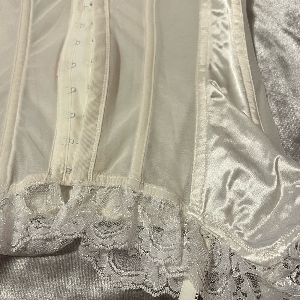 Victoria’s Secret Y2K lace/ silky mesh white bustier corset - Picture 9 of 13